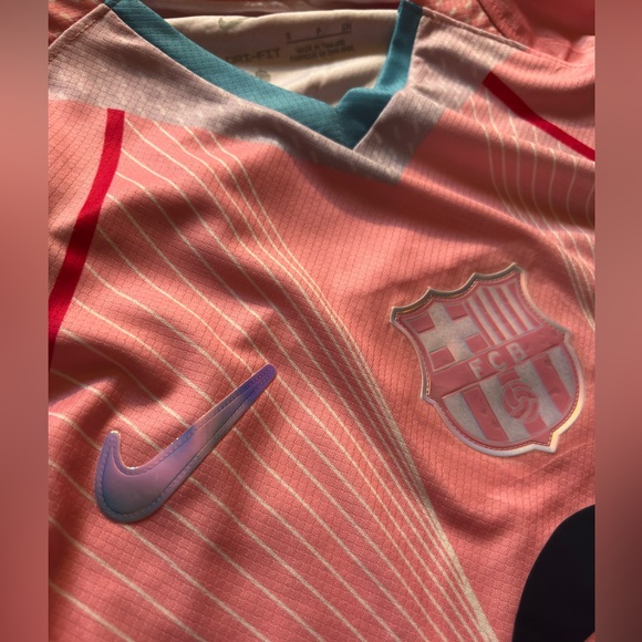Lamine Yamal Pink Barcelona Jersey Men’s Sz Small New with tags Nike - Picture 4 of 11